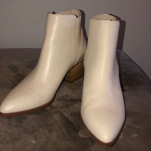 Chinese Laundry Finn White Pointed Toe Boots